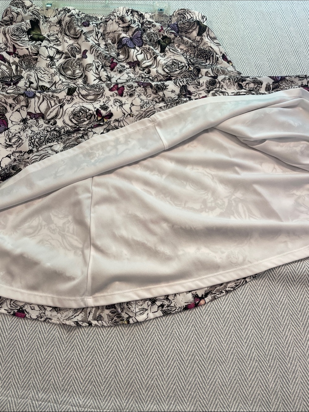 CJ Banks Floral  Butterfly Print A-Line Skirt Lavenders whites, Waist 21 1/2" - Picture 5 of 9